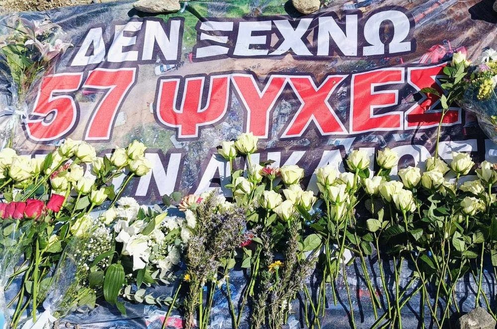 Βουβοί και με δάκρυα στα μάτια χιλιάδες δρομείς στον 1ο δρόμο μνήμης Τεμπών runbeat.gr